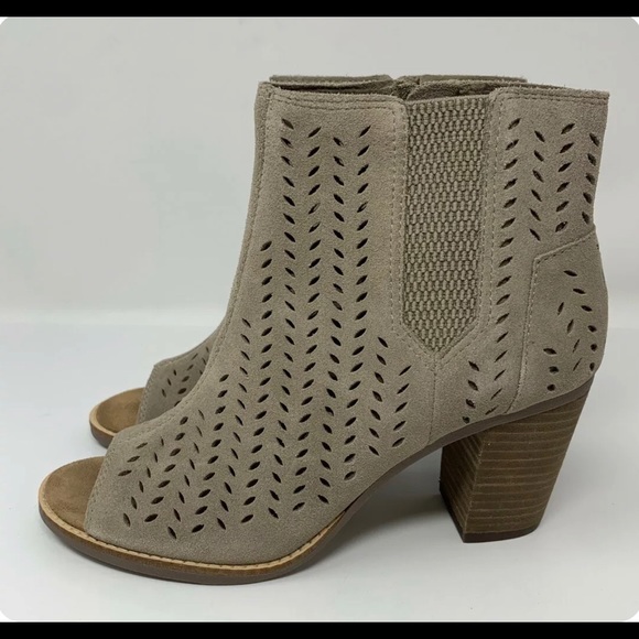 Tom’s Majorca peep toe bootie desert taupe suede perforated leaf - Picture 5 of 9